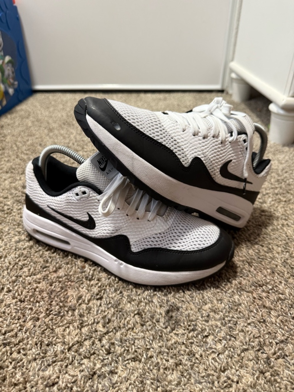 Nike Men’s White and Black Air Max Sneakers - Picture 2 of 8